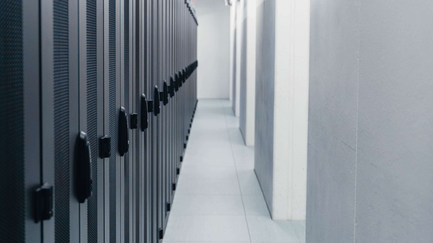 Hochmoderne Serverschränke des KÜS Rechenzentrums